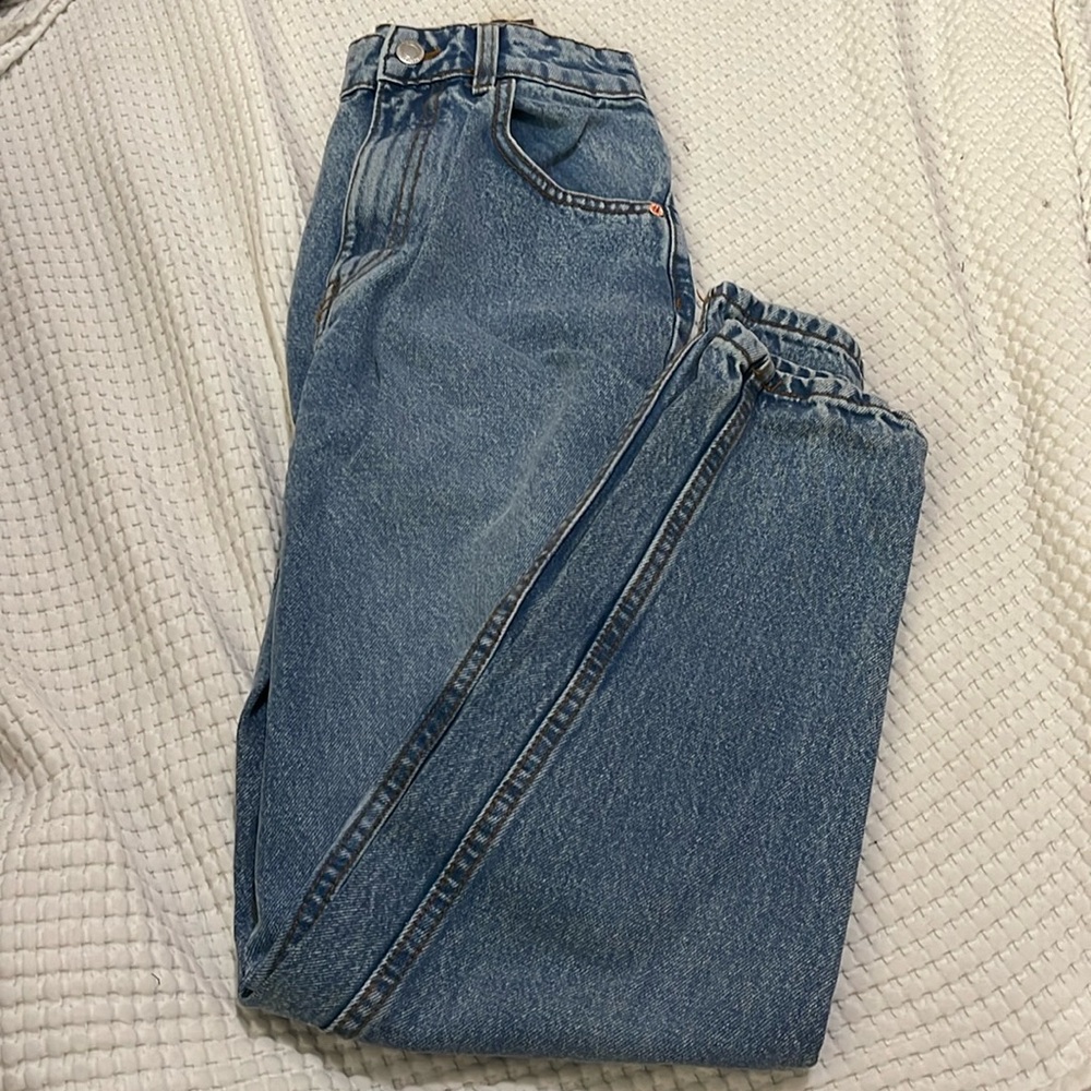 NWT- PrettyLittleThing- 0 & 4. Mom Jean